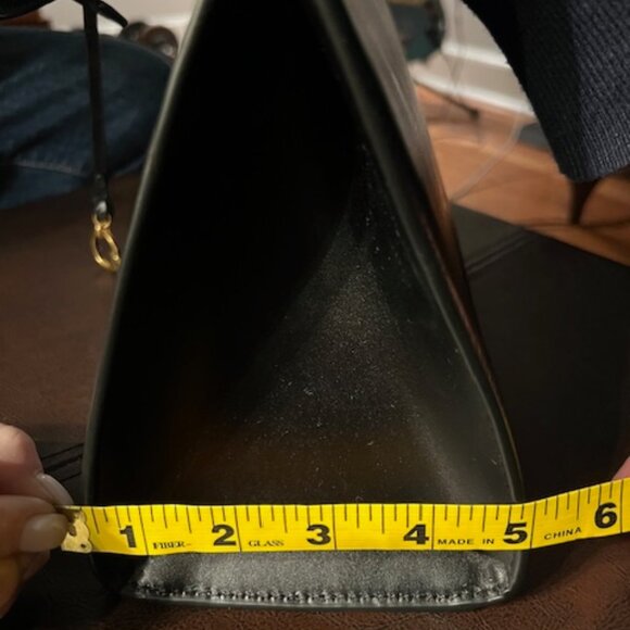 Tory Burch Black Leather Lee Radziwill Handbag - Picture 5 of 5